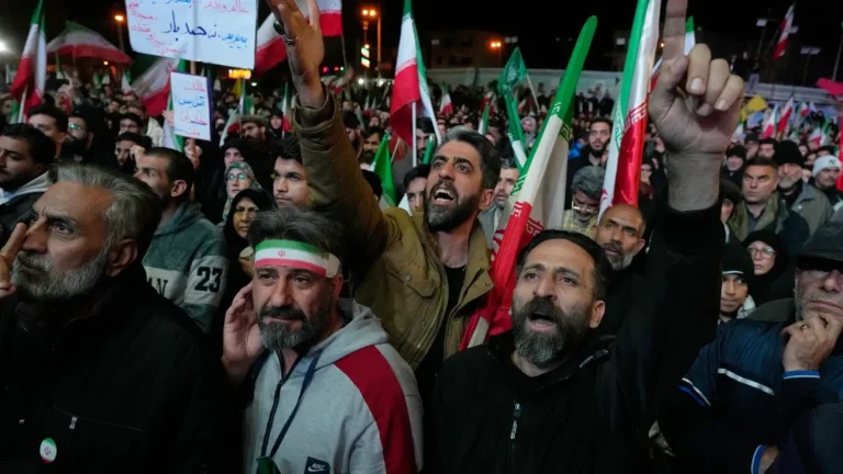 Ιράν: Άρση κυρώσεων, αποζημιώσεις και έλεγχο στα Στενά του Ορμούζ – Οι 10 όροι για ειρήνη με τις ΗΠΑ